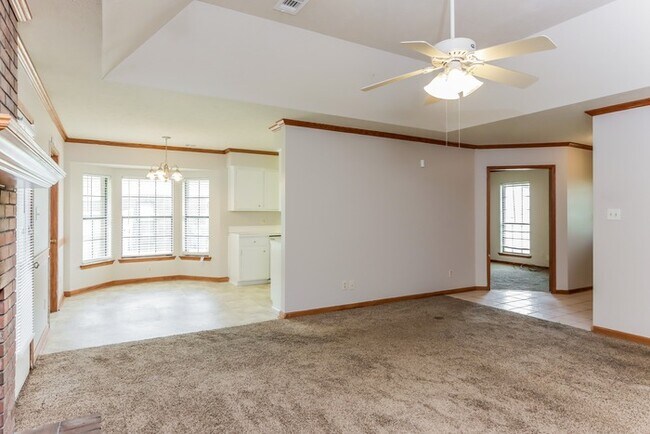Building Photo - Adorable 4 Bedroom in Prattville!