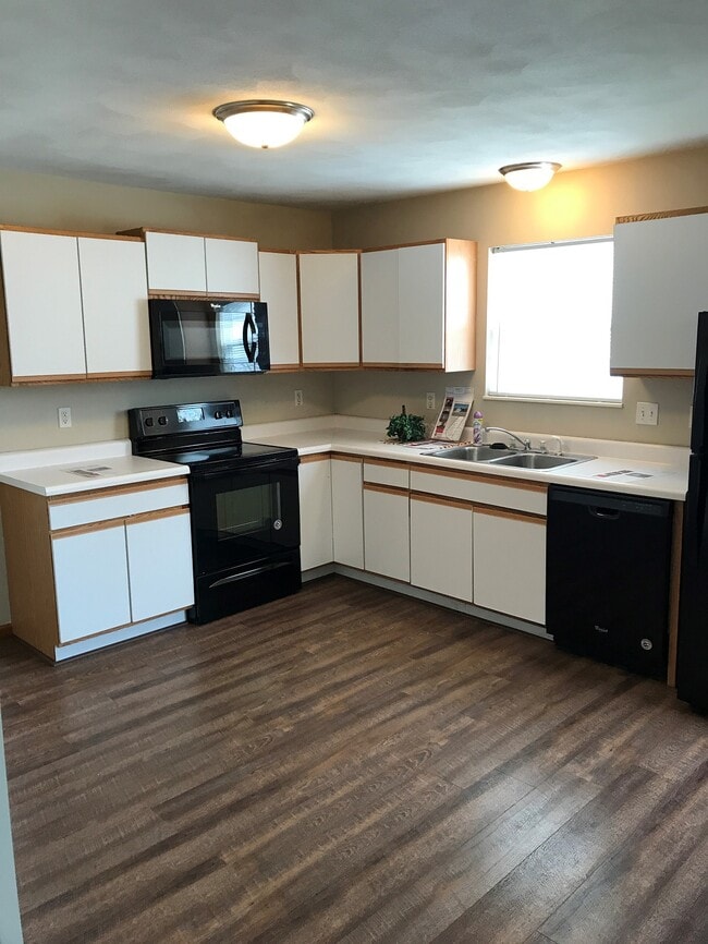 Building Photo - 211 Autumn Pine Dr