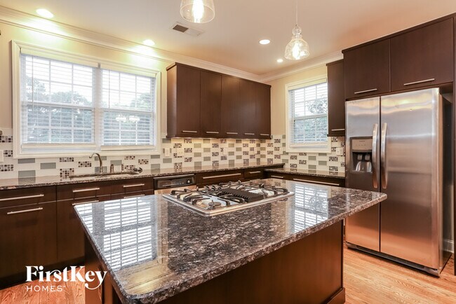 Building Photo - 4915 Wycliffe Dr SW