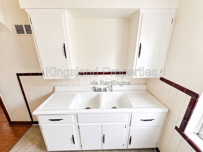 Foto del edificio - 3841 Kingsland Ct
