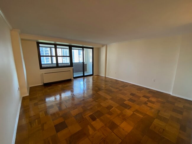 Building Photo - 2 Hawthorne Pl