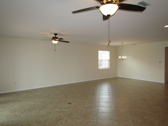Building Photo - Pet Friendly Island Walk Annual Rental