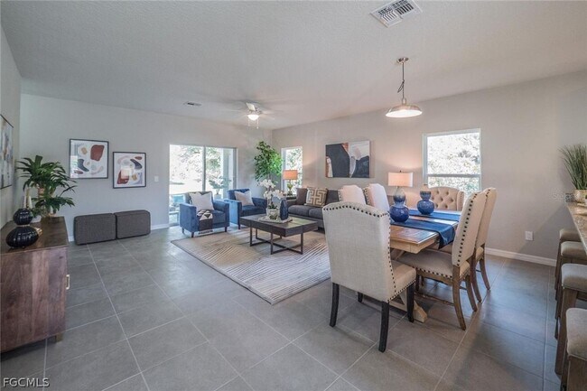 Foto del edificio - 1913 NE Juanita Pl