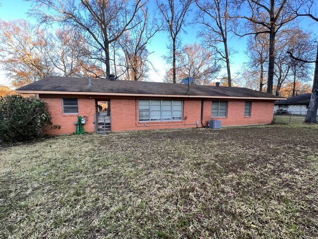 Foto del edificio - SINGLE FAMILY BRICK HOME IN NORTH HIGHLAND