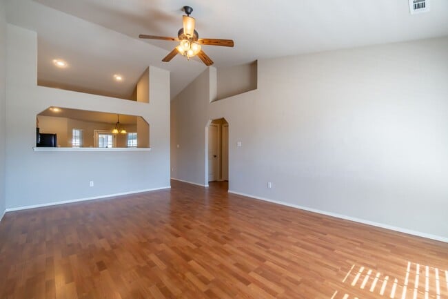 Building Photo - 7827 Huntington Way