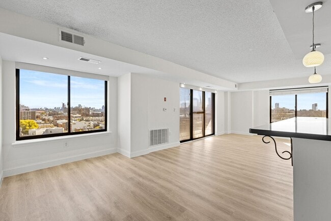 Building Photo - 700 1st St