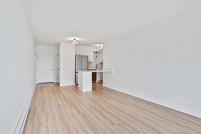 Building Photo - 155 Short Beach Rd