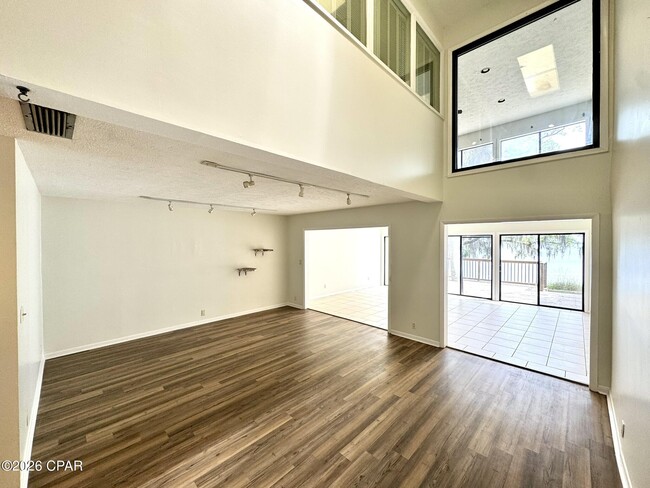 Building Photo - 300 Cherry St