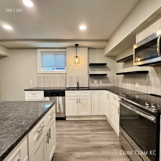 Building Photo - 920 Ward Pkwy