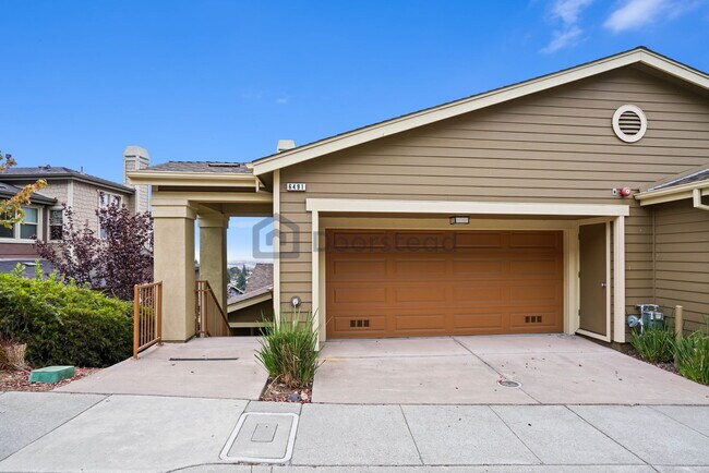 Building Photo - 6491 Bayview Dr