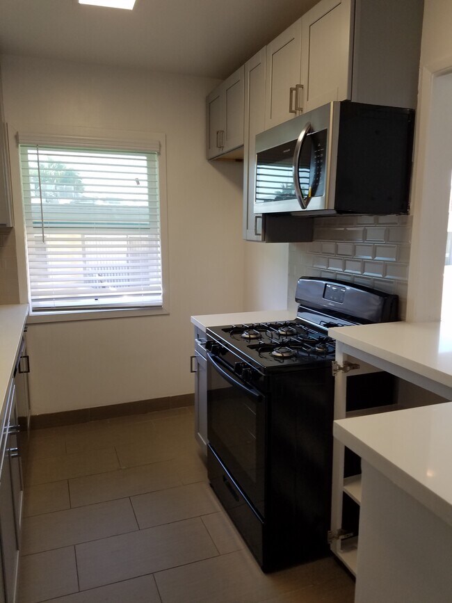 Foto del edificio - 11601 Gorham Ave