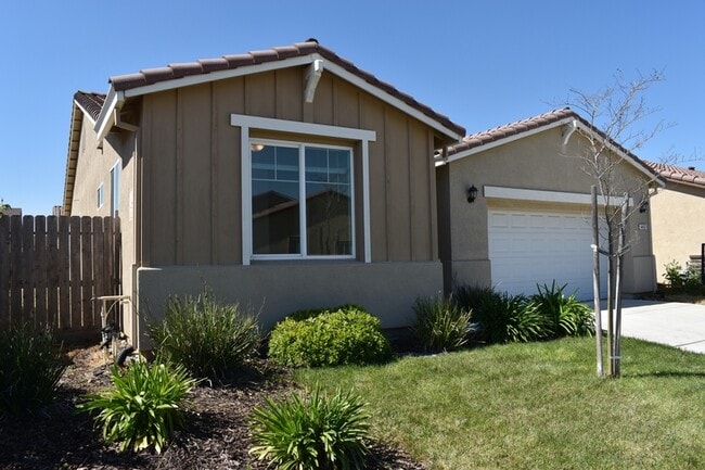 Building Photo - 4457 Jennifer Wy