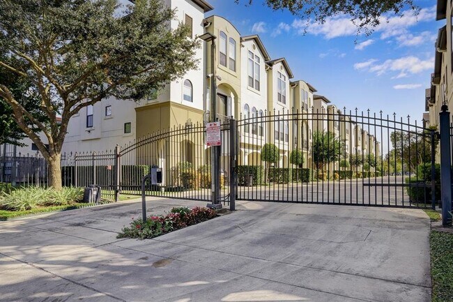 Foto del edificio - 3127 Fairdale Oaks E
