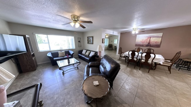 Building Photo - 15607 N 105th Dr