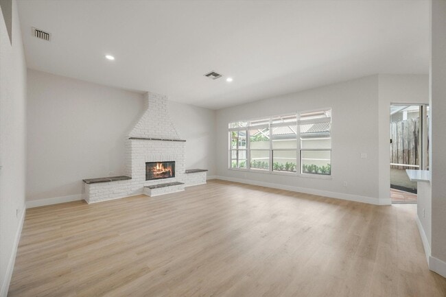 Building Photo - 1170 Aviary Rd