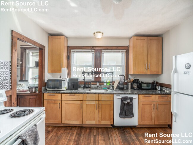 Foto del edificio - 52 Upland Rd