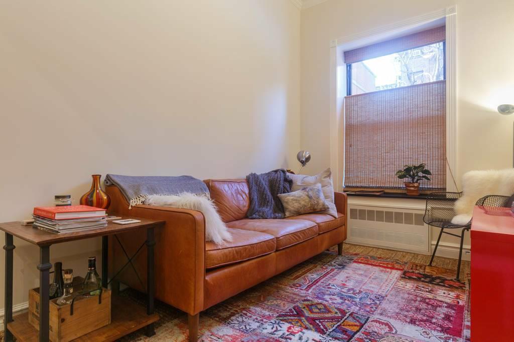 Foto principal - 242 E 14th St