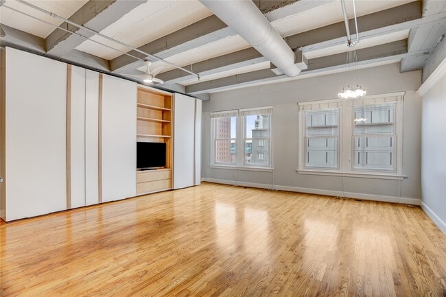 Building Photo - 1120 Texas St