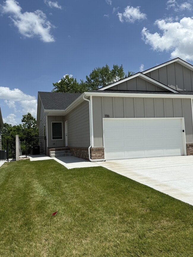 Building Photo - 1116 N Joye St