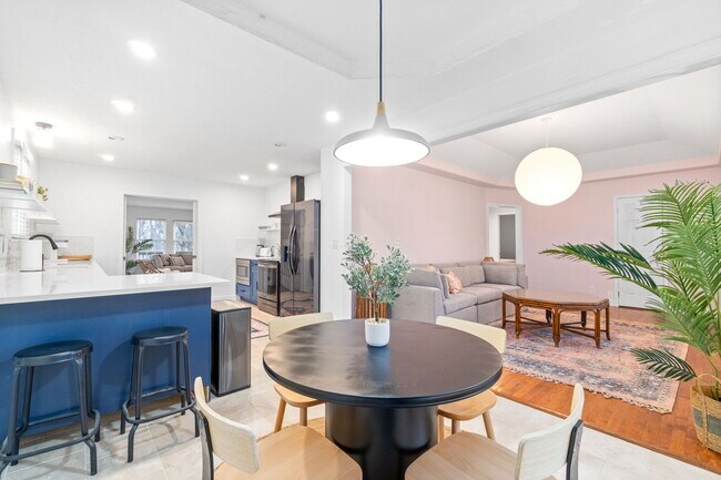 Building Photo - 205 Centennial Dr