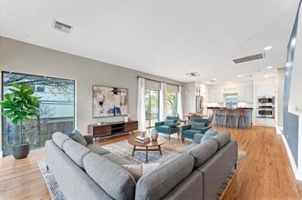 Building Photo - 4302 Spencer St