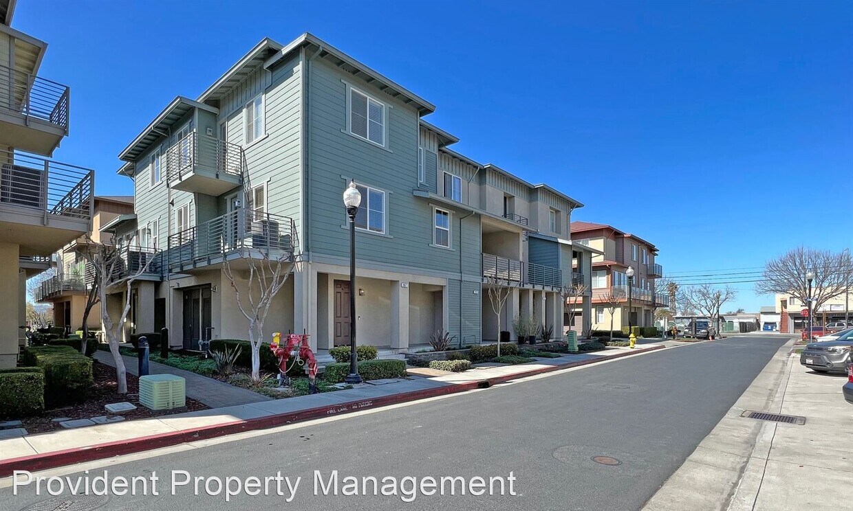 Primary Photo - 2 br, 2.5 bath House - 967 Sakura Drive