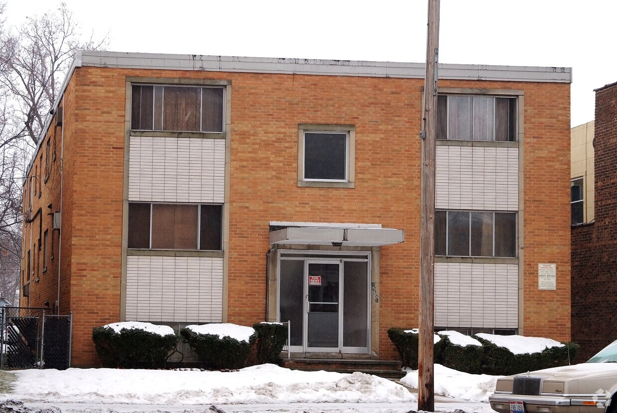 Foto principal - 15601 Madison Ave