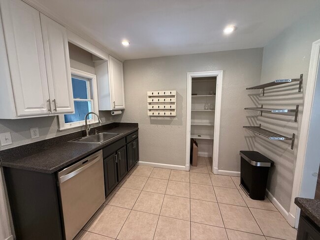 Building Photo - 1411 Asher Ln