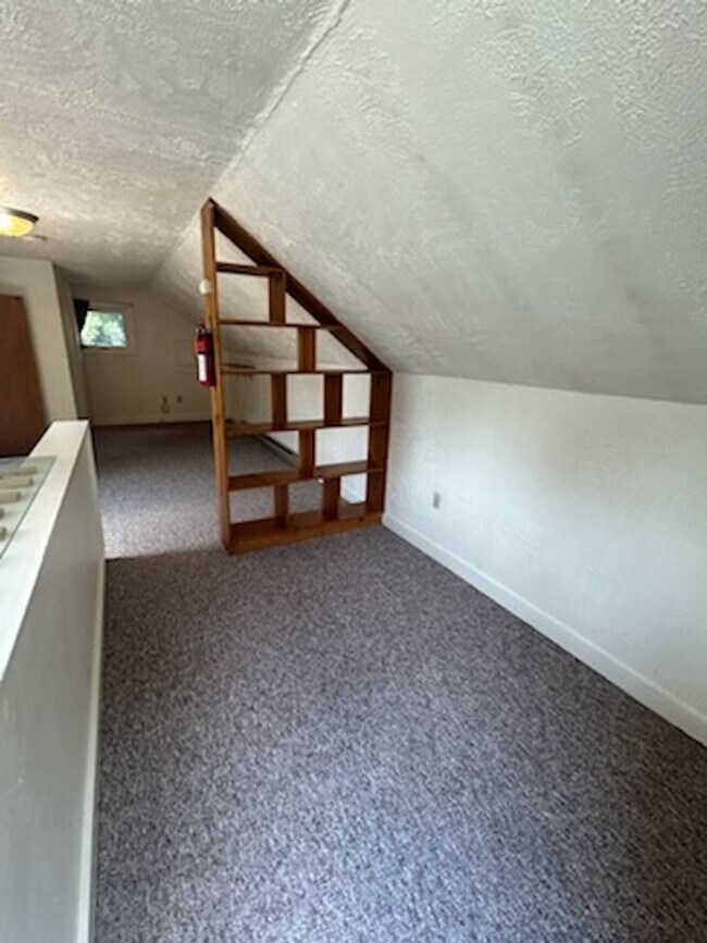 Building Photo - Upstairs Studio Apartment on Oneida Street...