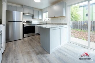 Building Photo - 5141 NE Killingsworth St