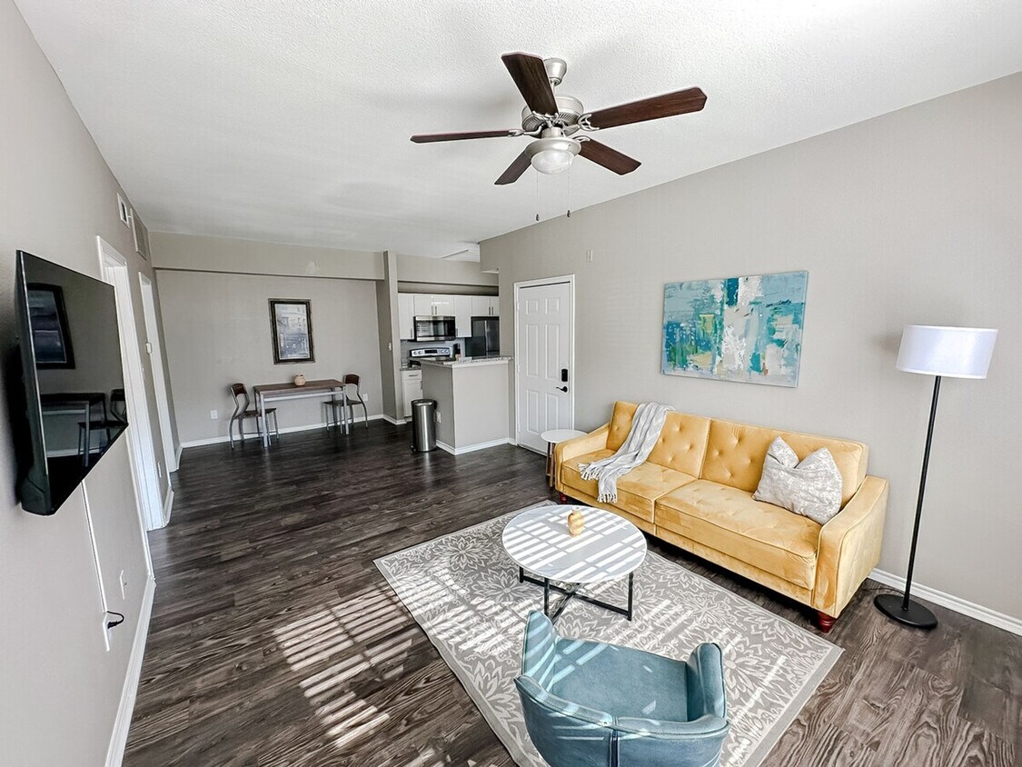 Foto principal - 6402 Clairfield St