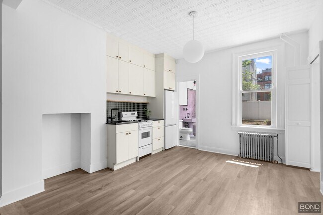 Foto del edificio - 210 Frost St