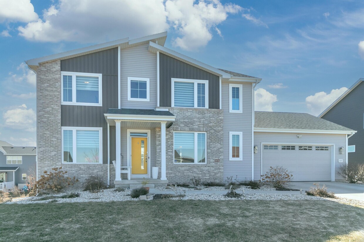 Primary Photo - 323 Blackburn Bay Dr