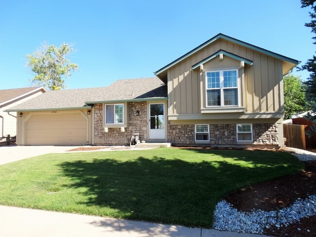 Building Photo - Tri-Level 3 Bedroom 2 Bath Large Backyard ...
