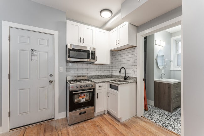 Building Photo - 1622 W Beach Ave