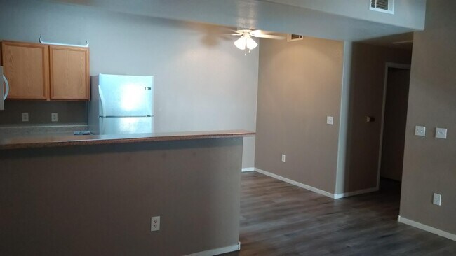 Building Photo - 2020 Rancho Lake Dr