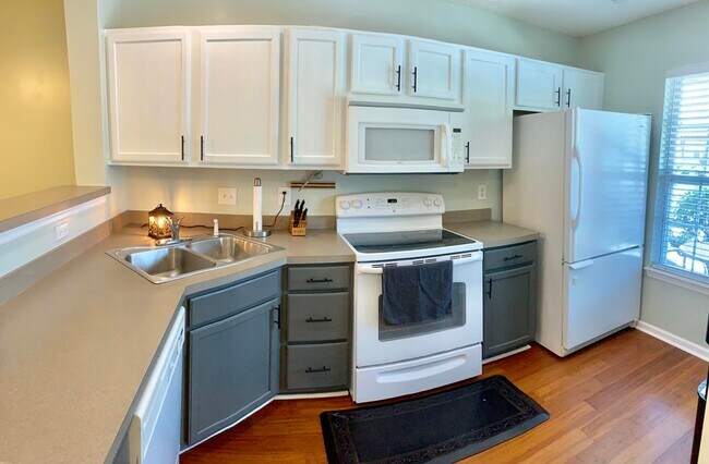 Foto del edificio - 466 Doane Way