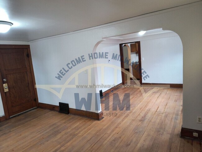 Building Photo - Looking for a 2 Bedroom 1 BathroomUnit nea...