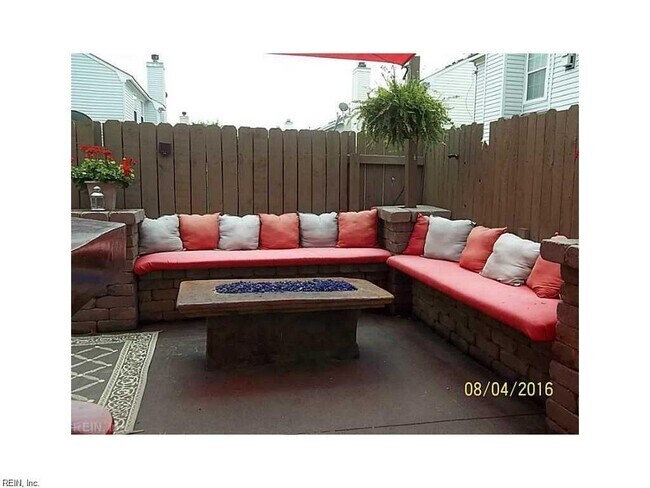 Foto del edificio - 163 Stoney Ridge Ave