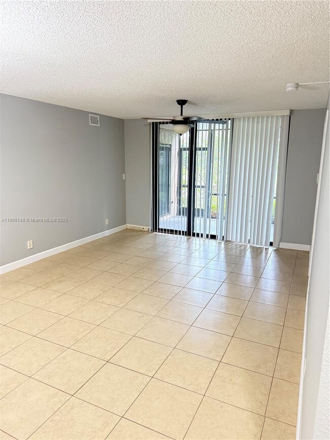 Foto del edificio - 10161 W Sunrise Blvd