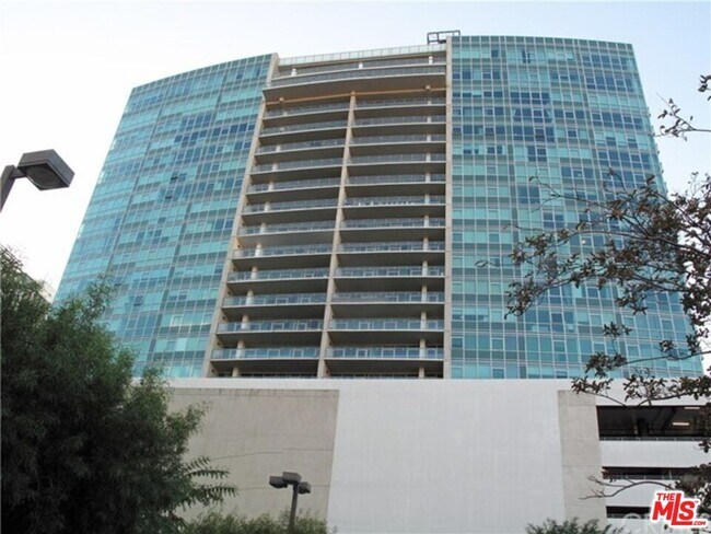 Foto del edificio - 3785 Wilshire Blvd
