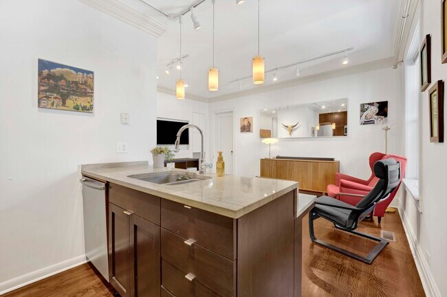 Foto del edificio - 2026 N Burling St