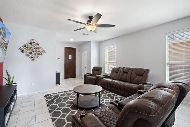 Building Photo - 205 Rocroi Dr