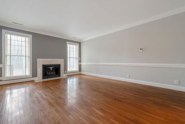 Building Photo - Fantastic one level ranch close to Carrboro