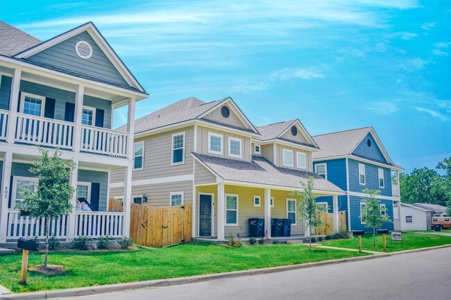 Photo - 400 Poplar St Townhome