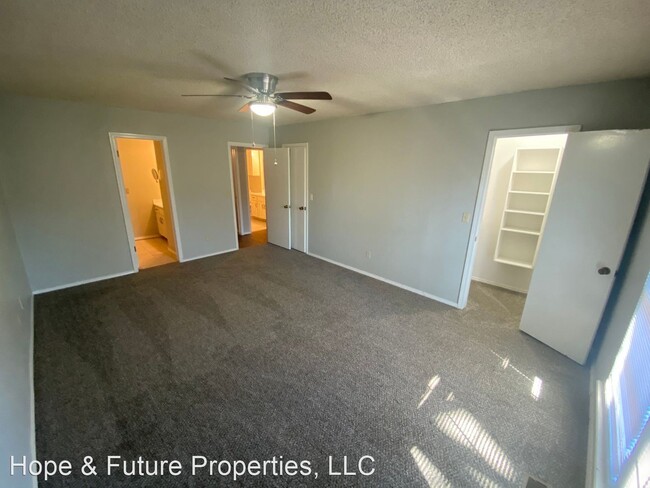 Building Photo - 4 br, 3 bath House - 2801 W Broadway Street