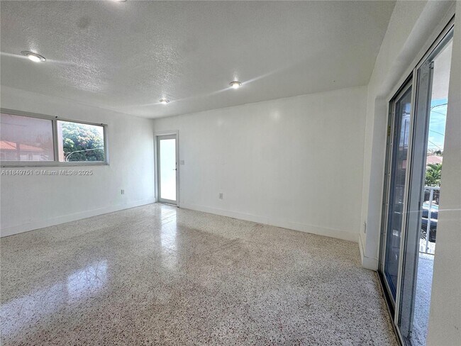 Building Photo - 250 Beacom Blvd