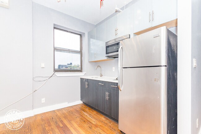 Building Photo - 74 Eldert St