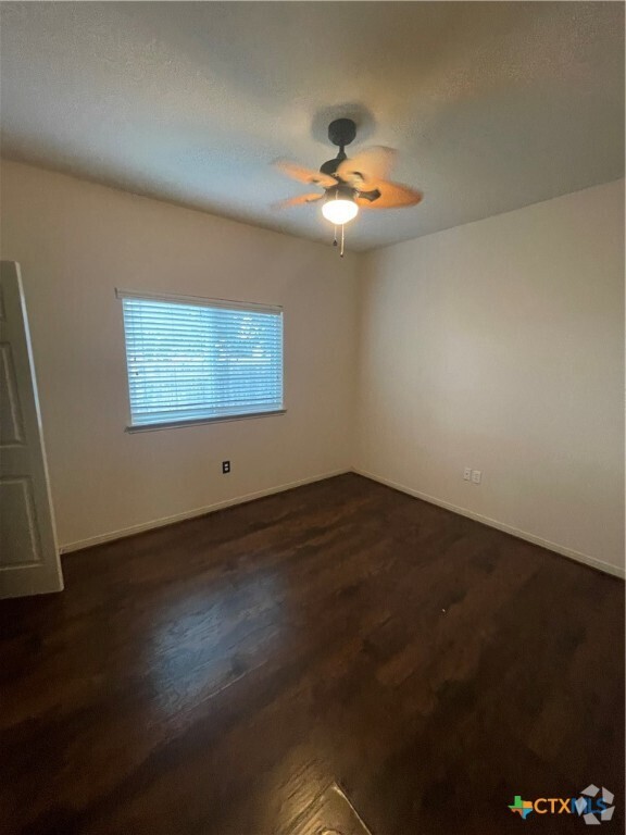 Building Photo - 101 Red Oak Ct