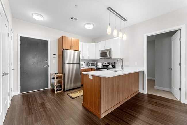 Building Photo - 999 Hancock St